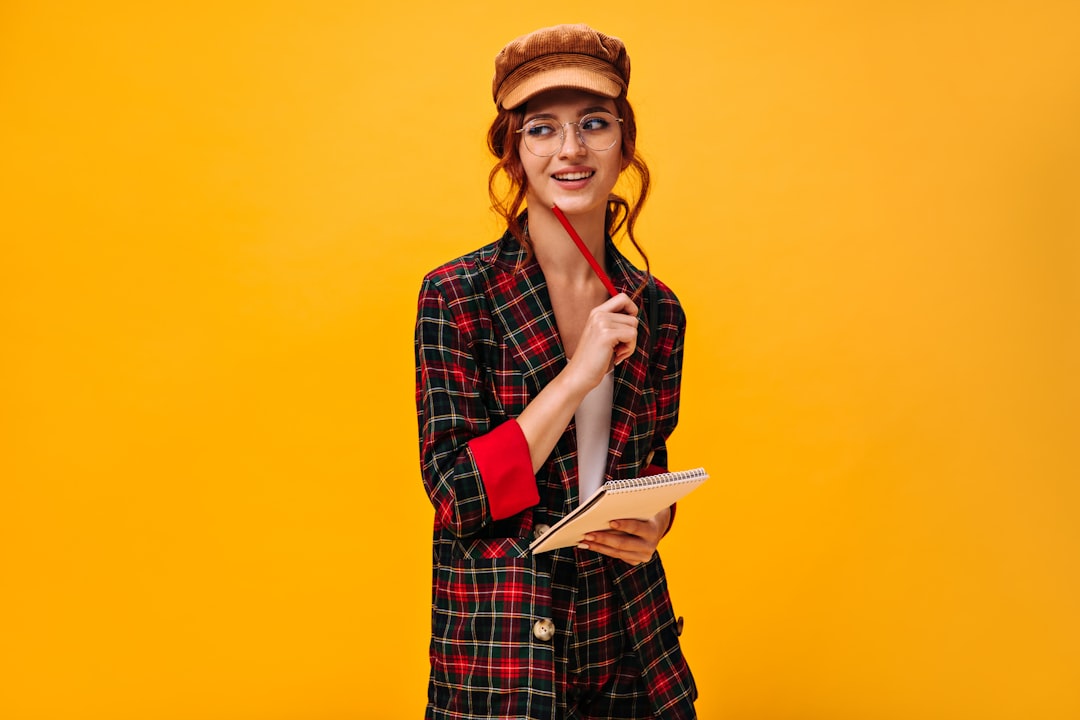 Buyer working through a leasehold red flags checklist before exchange